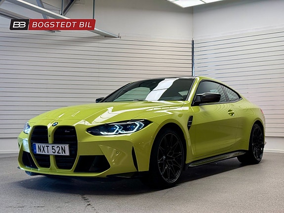 BMW M4 3 of 5