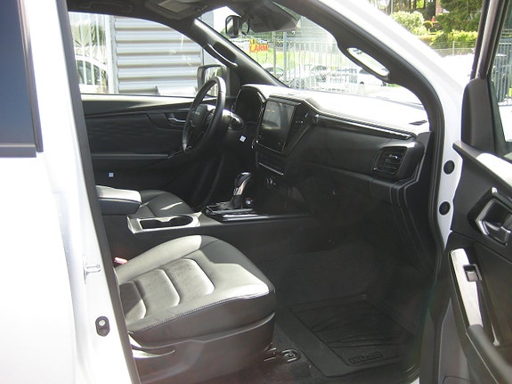 Isuzu D-max 9 of 15