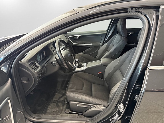 Volvo V60 8 of 14