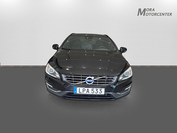 Volvo V60 2 of 5