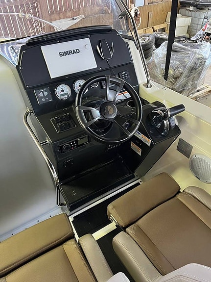 QUICKSILVER ACTIV 805 SUNDECK Mercury V8 300hk -19 4 of 5