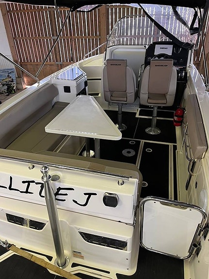 QUICKSILVER ACTIV 805 SUNDECK Mercury V8 300hk -19 3 of 5