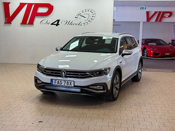 Volkswagen Passat Alltrack 3 of 5