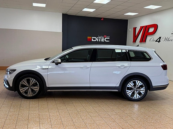 Volkswagen Passat Alltrack 4 of 5