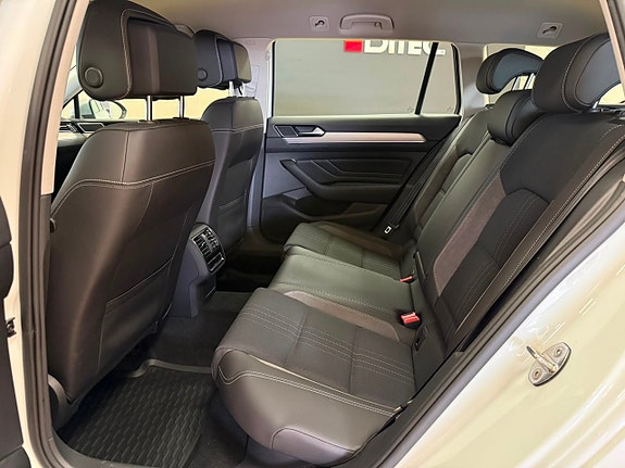 Volkswagen Passat Alltrack 16 of 27