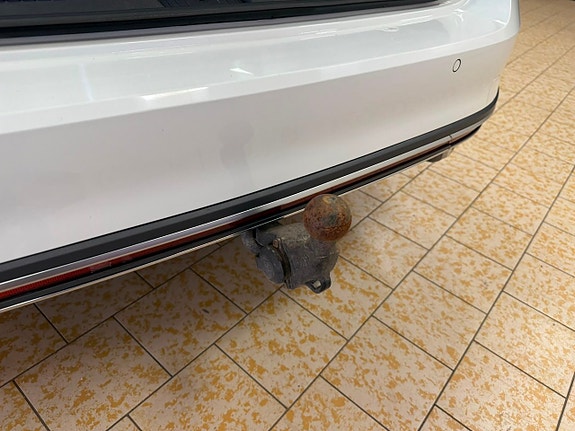 Volkswagen Passat Alltrack 13 of 27