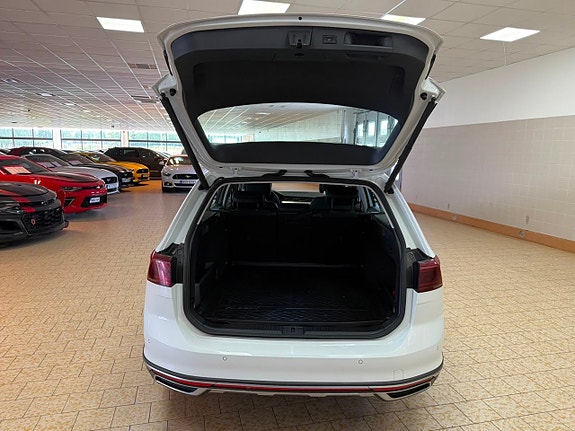 Volkswagen Passat Alltrack 11 of 27