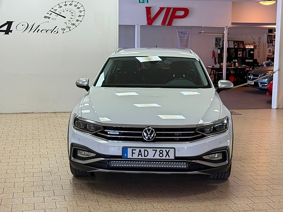 Volkswagen Passat Alltrack 10 of 27