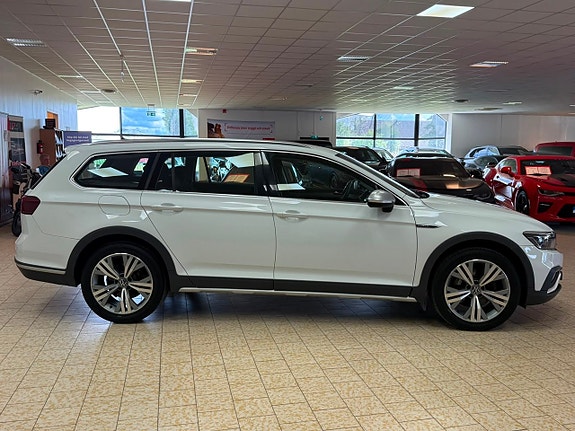 Volkswagen Passat Alltrack 8 of 27
