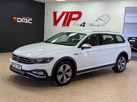 Volkswagen Passat Alltrack 2 of 5