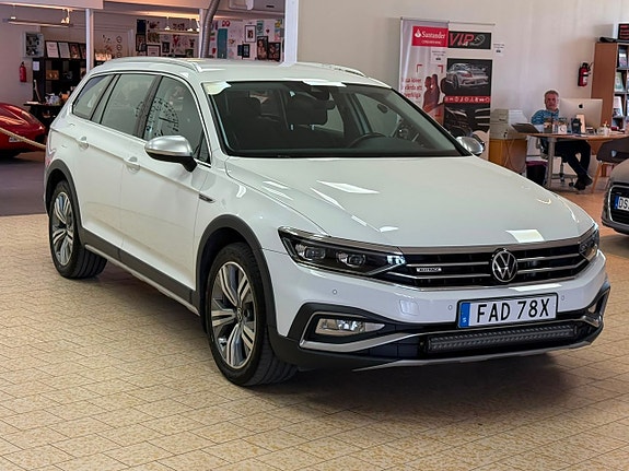 Volkswagen Passat Alltrack 9 of 27