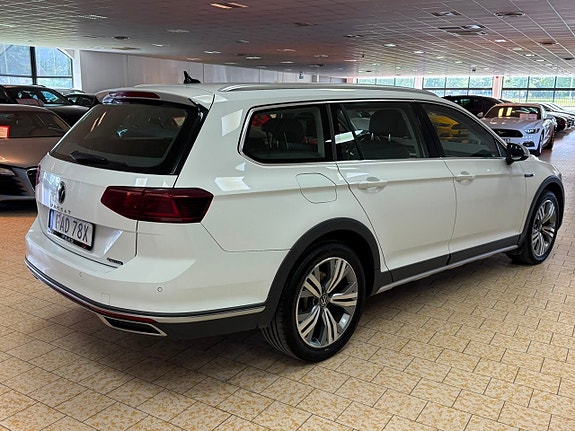 Volkswagen Passat Alltrack 7 of 27