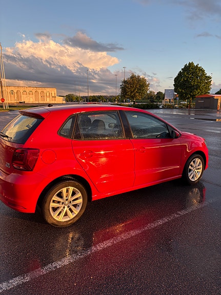 Volkswagen Polo 2 of 5