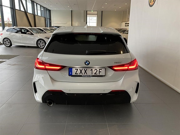 BMW 118i 4 of 5