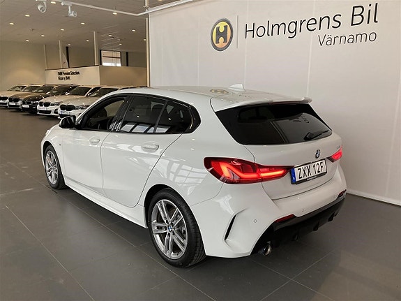 BMW 118i 3 of 5