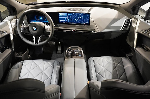 BMW iX 10 of 18