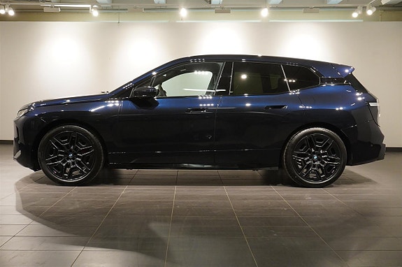 BMW iX 2 of 18