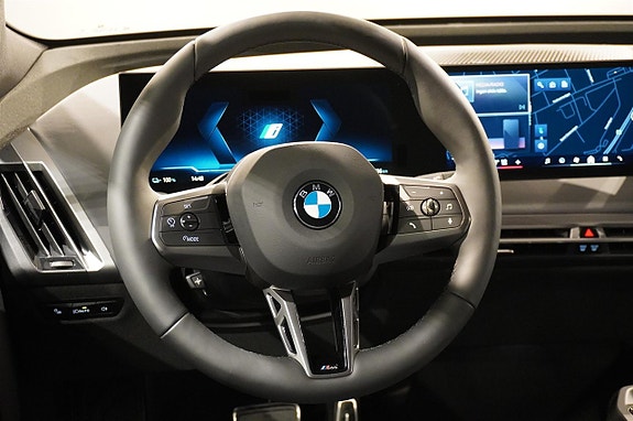 BMW iX 11 of 18