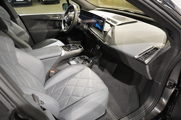 BMW iX 9 of 18