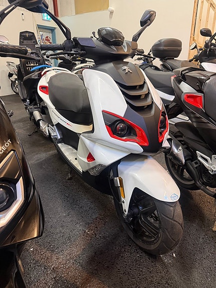Peugeot Motocycles Speedfight 0.05 CVT 2 of 2