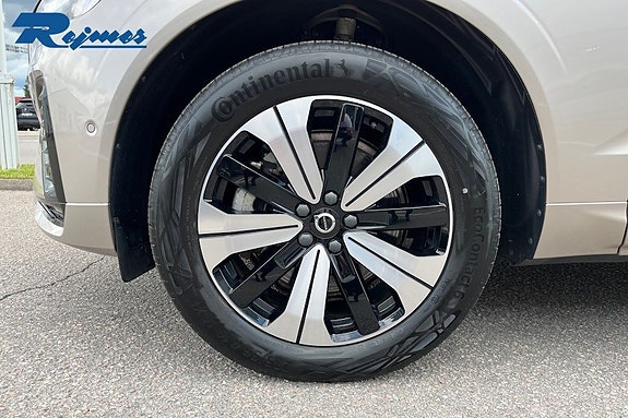 Volvo XC60 19 of 21