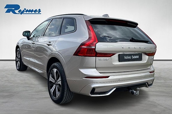 Volvo XC60 2 of 21