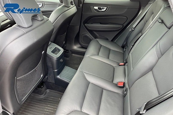 Volvo XC60 16 of 21