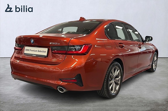 BMW 330e 17 of 18