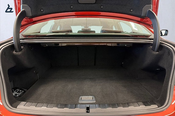 BMW 330e 10 of 18