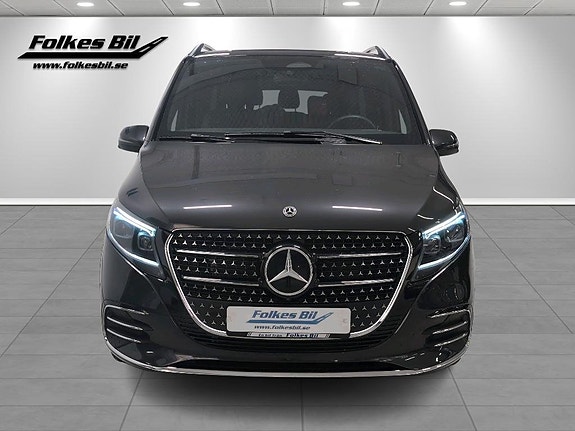 Mercedes-Benz V300 d 4 of 5