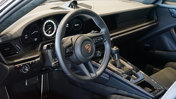 Porsche 911 4 of 5