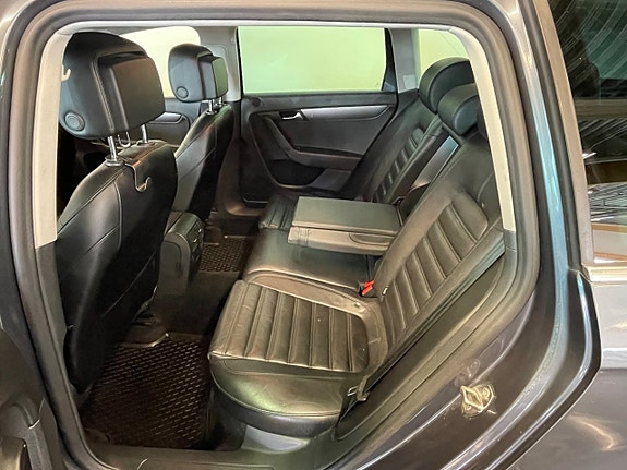 Volkswagen Passat 10 of 15