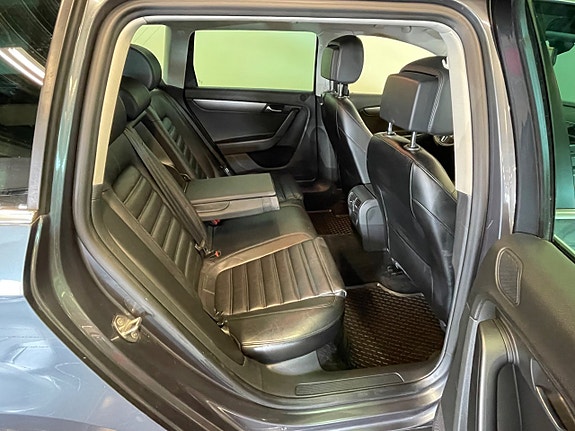 Volkswagen Passat 11 of 15
