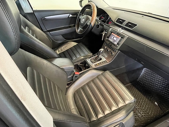 Volkswagen Passat 7 of 15