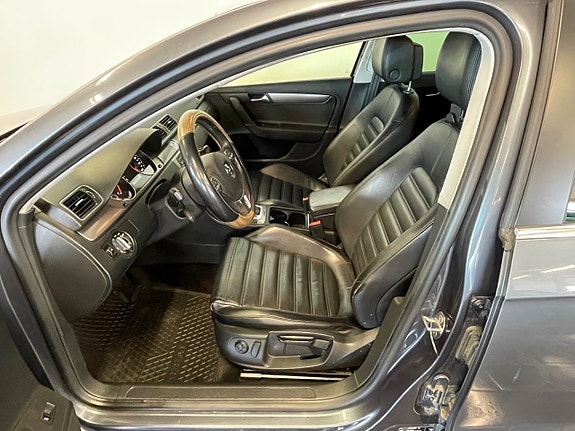 Volkswagen Passat 8 of 15