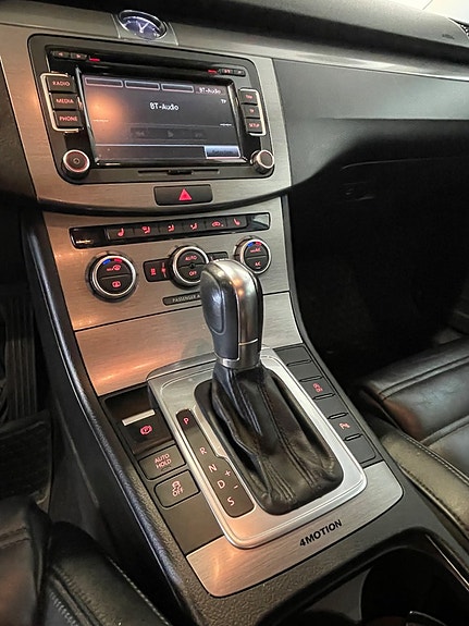 Volkswagen Passat 12 of 15