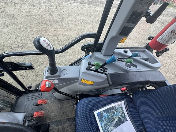 New Holland Boomer 50 7 of 10
