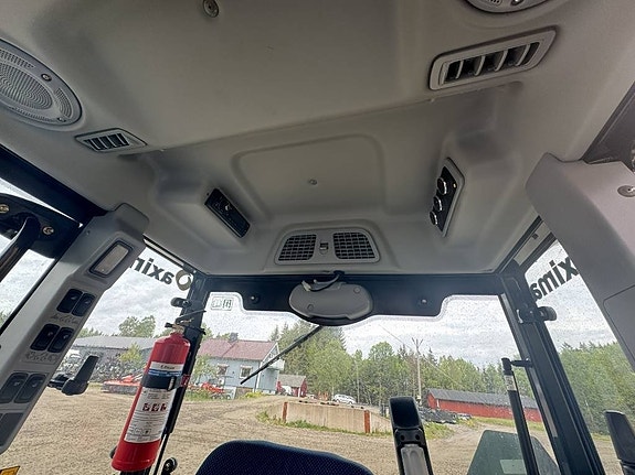 New Holland Boomer 50 8 of 10