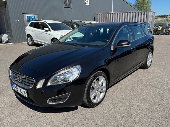 Volvo V60 2 of 5