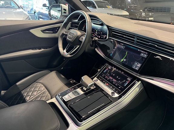 Audi Q8 4 of 5