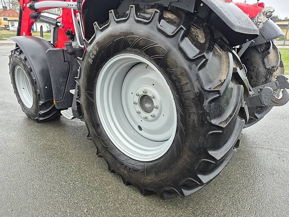 Massey Ferguson 6s.155 Efficient Dyna-6 DEMO 4 of 17