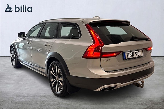 Volvo V90 Cross Country 2 of 5