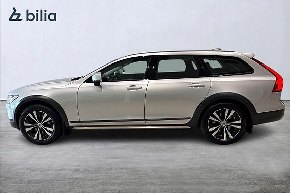 Volvo V90 Cross Country 3 of 5