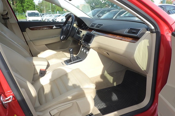 Volkswagen Passat 7 of 17