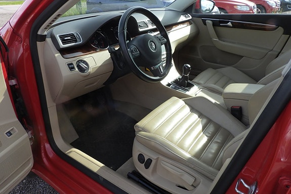 Volkswagen Passat 16 of 17