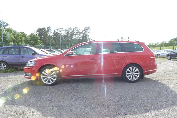 Volkswagen Passat 2 of 5