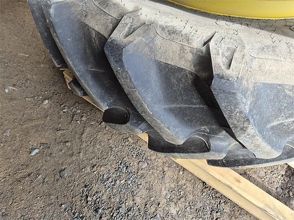 Trelleborg 520/70X38 2 of 5