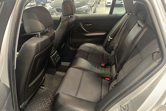 BMW 318i 11 of 11