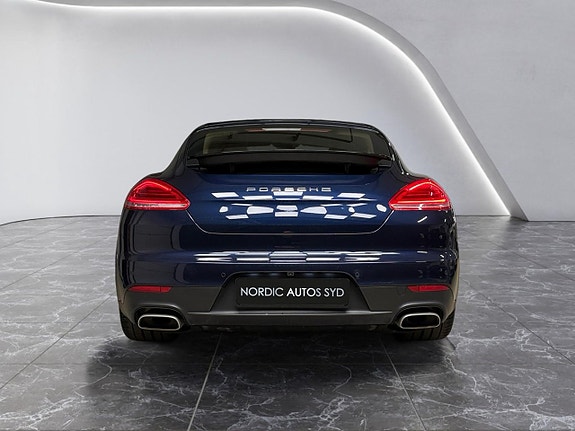 Porsche Panamera 4 of 5