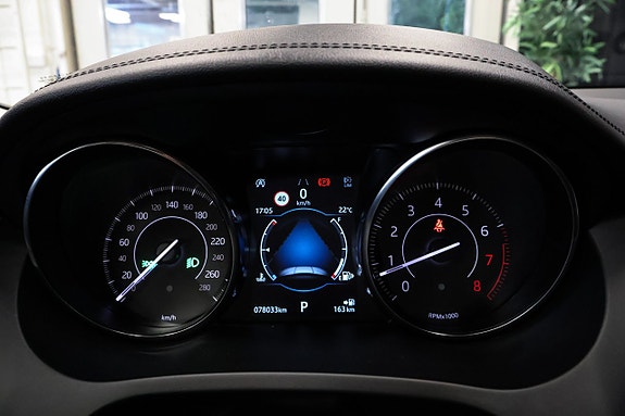 Jaguar E-PACE 27 of 30